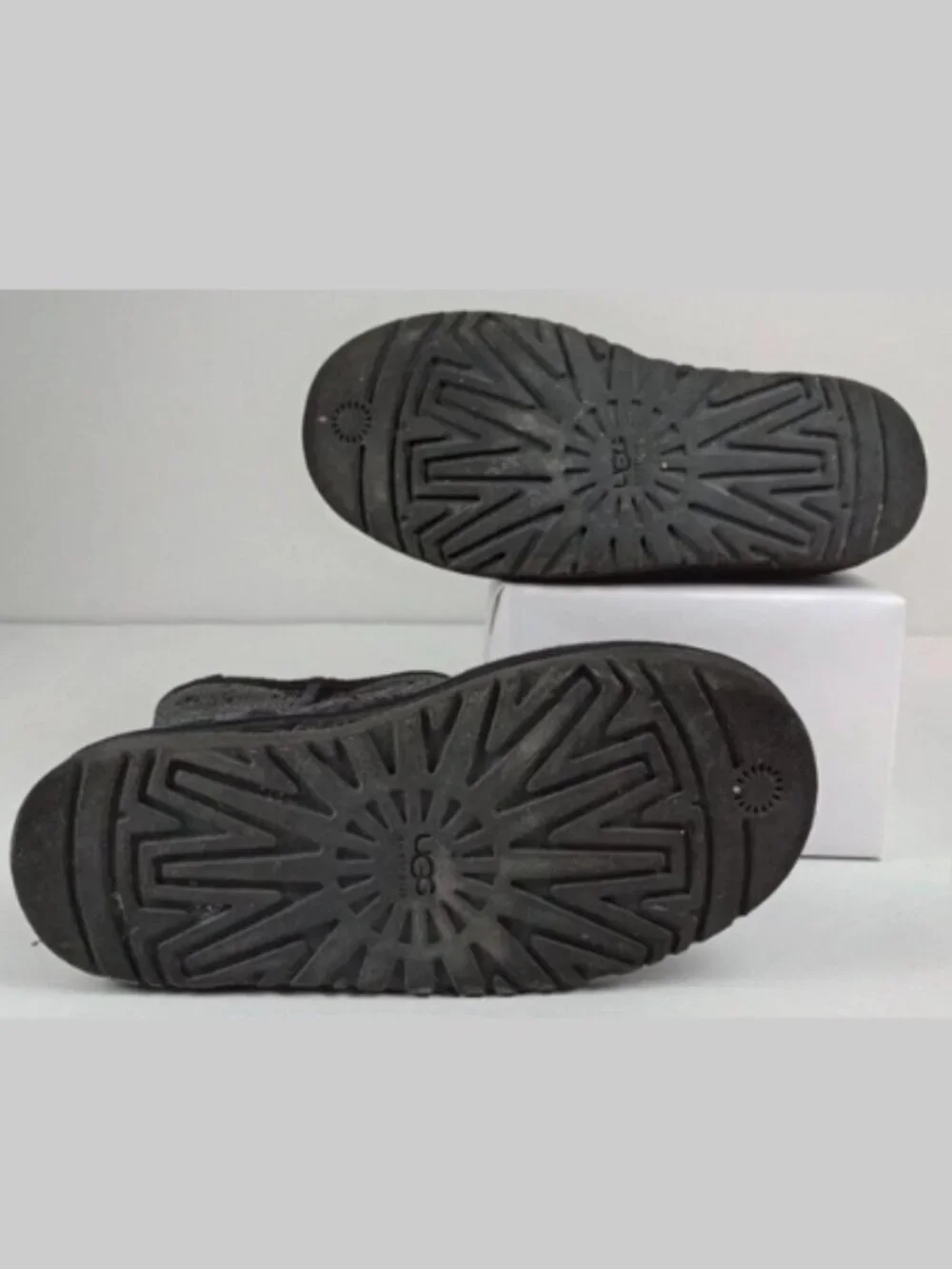Ugg Australia‎ Classic Kid's Girl's Size 2 Fur Lined Black Sequined Boots